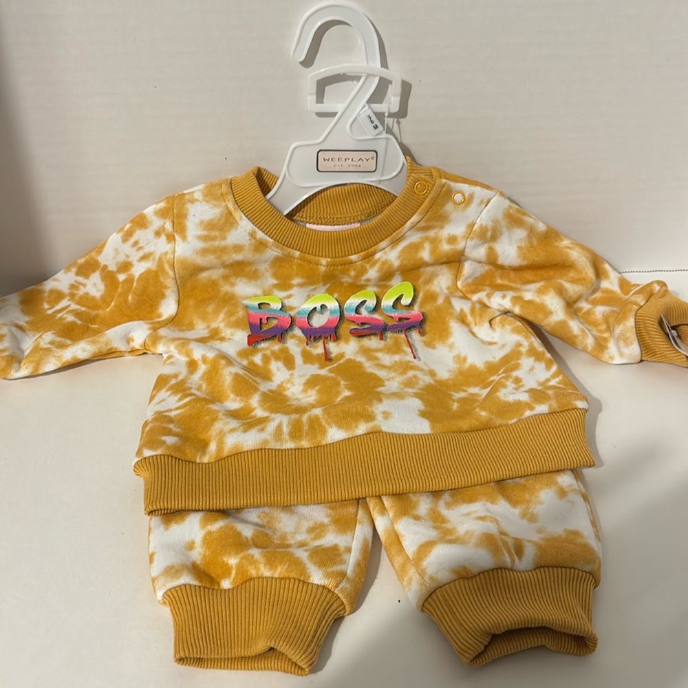 WeePlay 2 piece Sweater and pants set BOSS